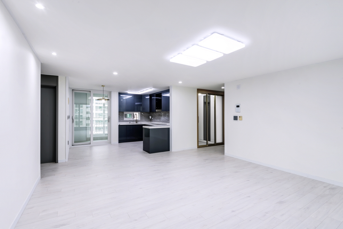 2038599400_0KfO1LAW_f704af8d3ea783d4583202dd0493170a5a690a45.jpg 이미지크게보기